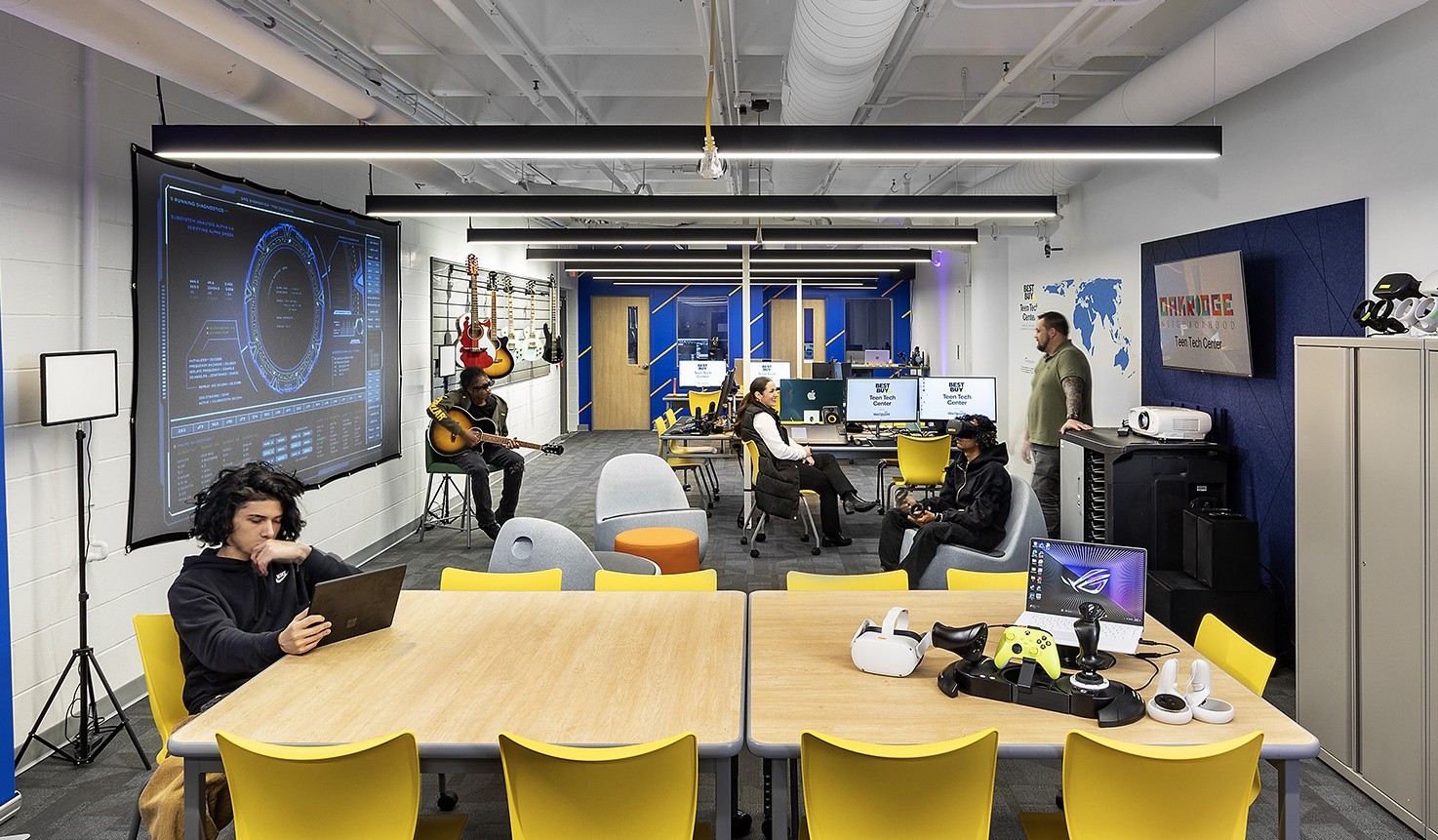 Young people participate in activities in the Oak Studio Teen Tech Center